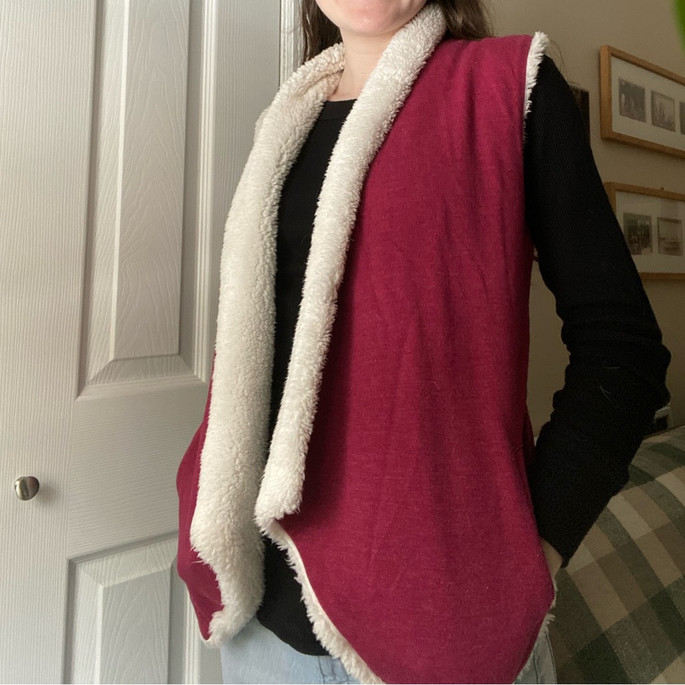 Fluffy Vest - Picture 7 of 8